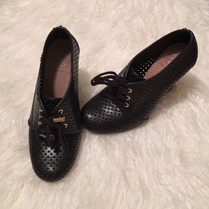 TORY BURCH "Victor" perforated Oxford style bootie